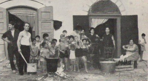 Dalla nonna al nipotino: quando tutta la famiglia era coinvolta nel rito della "salsa"